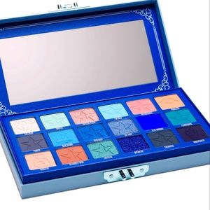 Jeffree star blue blood palette